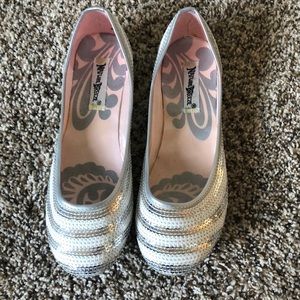 NWOT never worn Women’s white and silver “ballet slipper” flats